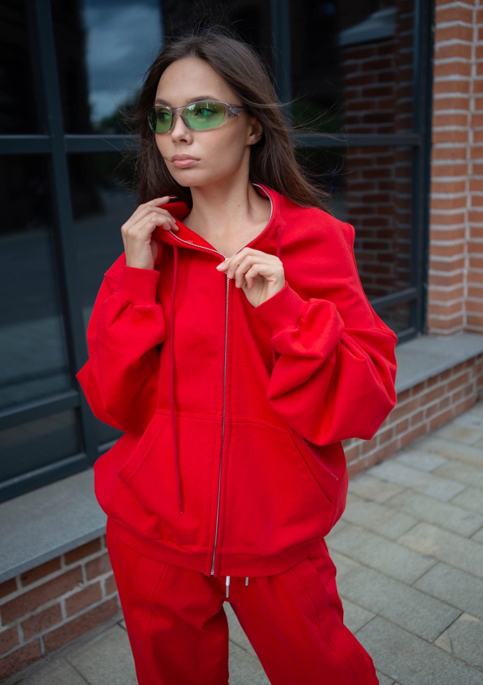 Худи Classic Red крупным планом
